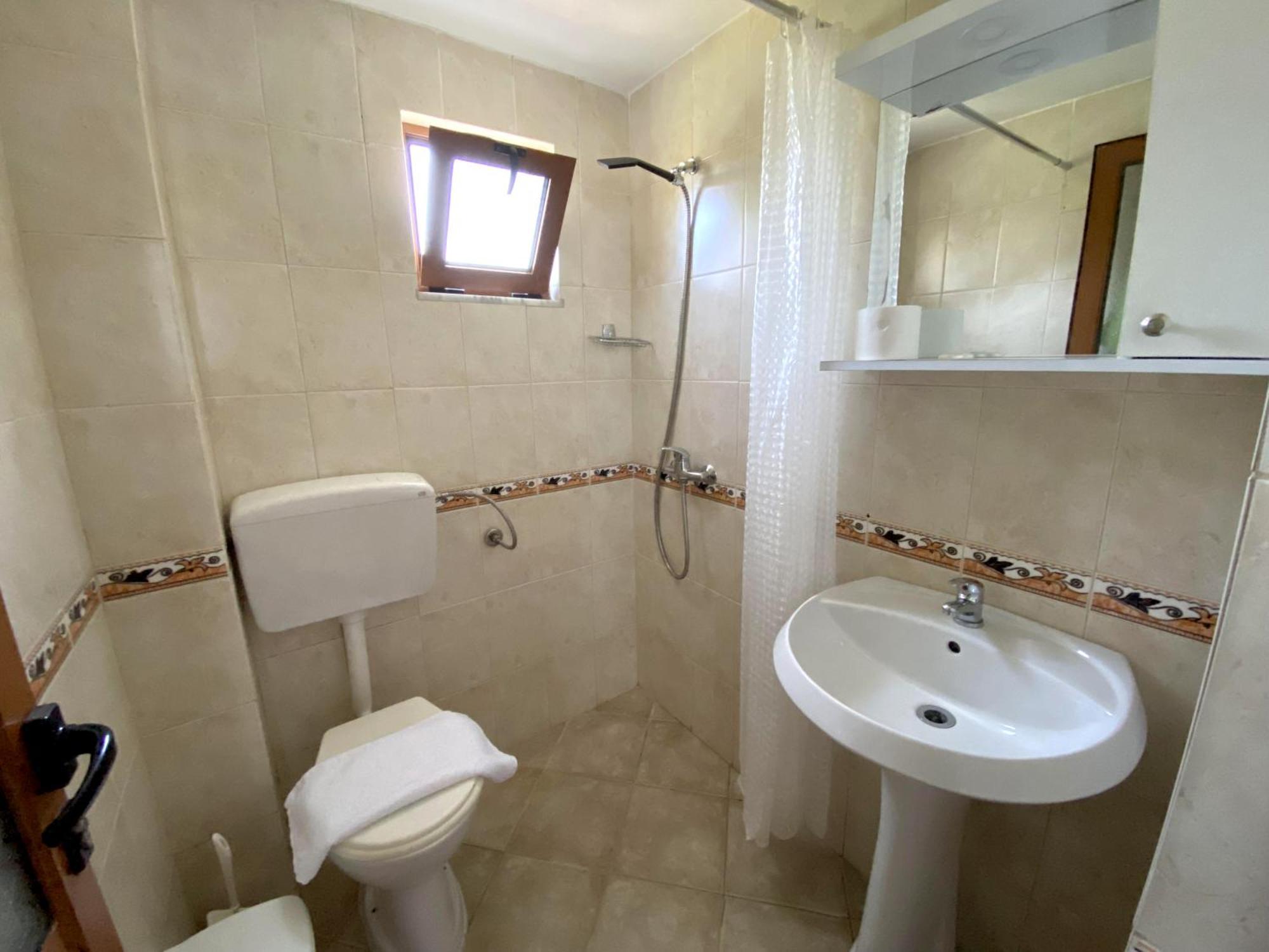 Flutura Apartments Vlorë Esterno foto