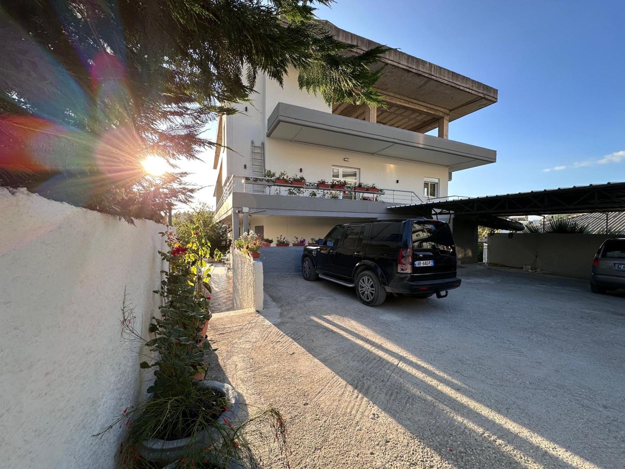 Flutura Apartments Vlorë Esterno foto