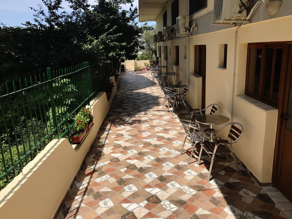 Flutura Apartments Vlorë Esterno foto